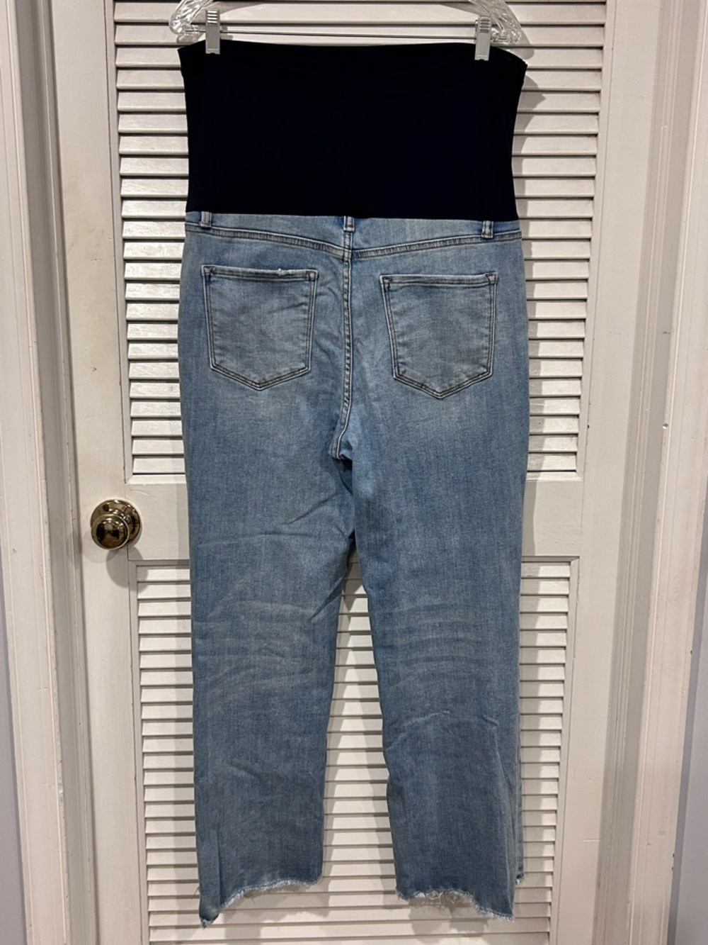 PINKBLUSH Light Blue Raw Edge Crop Maternity Jeans - Picture 5 of 15